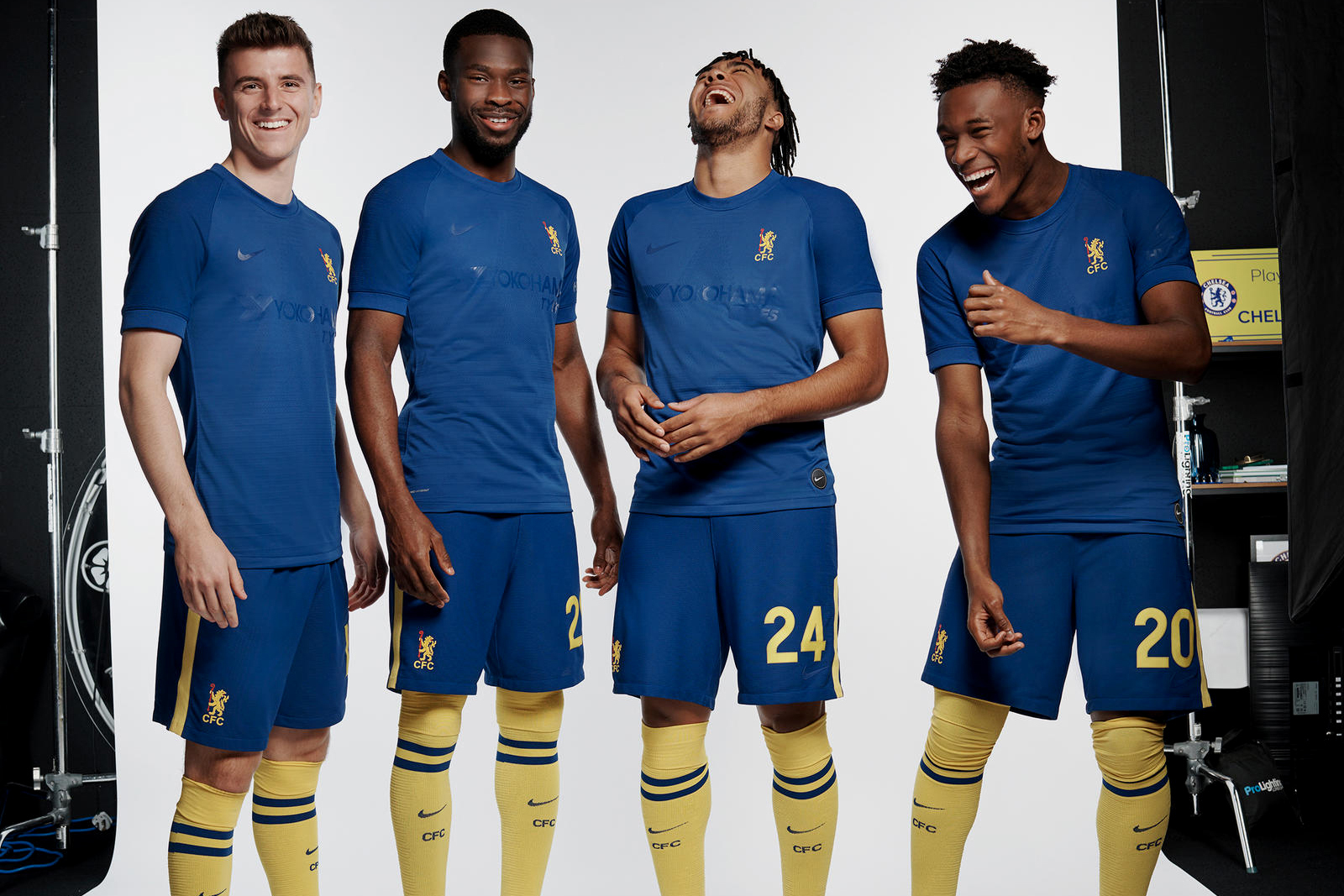 Nike Chelsea 2019/20 Retro Kit Forma