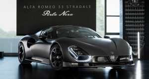 Museo Alfa Romeo'da sergilenen 33 Stradale Perla Nera