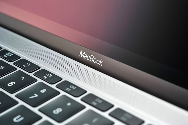 Apple MacBook Ultra söylentilerinin konusu olan MacBook klavyesi ve ekran çerçevesi