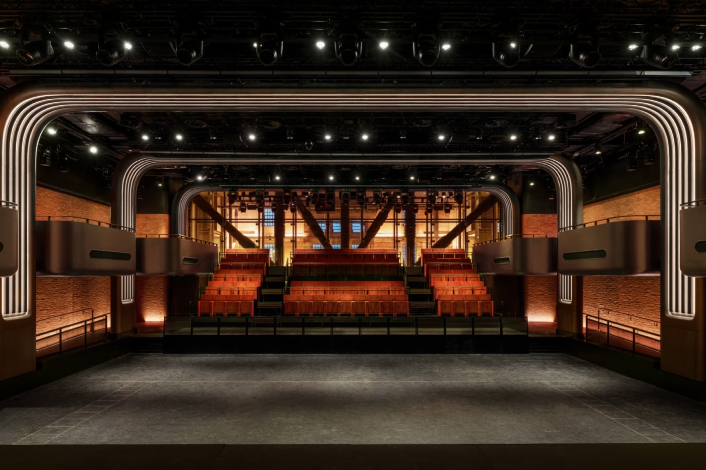 Apple Music Hall sahnesinden salona bakış