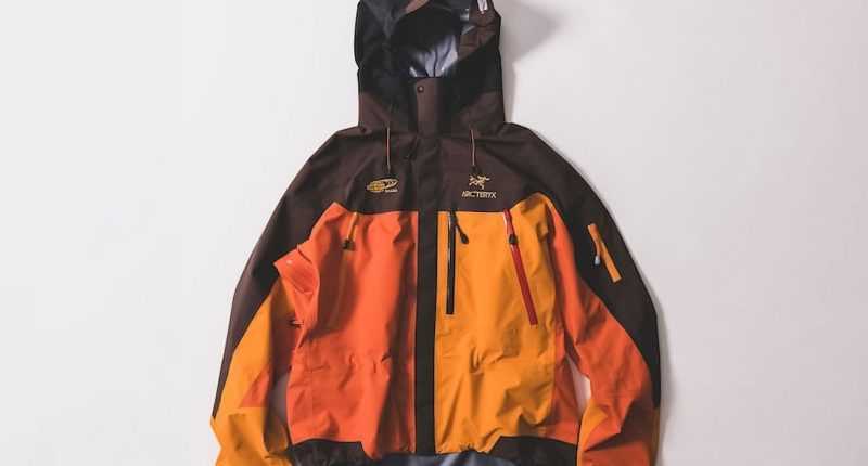Arcteryx BEAMS KOYO koleksiyonundan THETA AR ceket