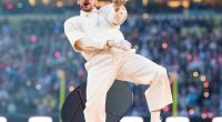 Bad Bunny Super Bowl devre arası şovunda sahnede