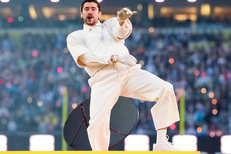 Bad Bunny Super Bowl devre arası şovunda sahnede