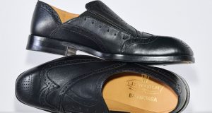 Balenciaga ve J.M. Weston melez ayakkabı serisi