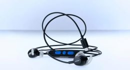 Bose kablolu kulaklık ve kablo üzerindeki kumanda ünitesi