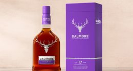 Mor sunum kutusuyla The Dalmore 17 viski şişesi