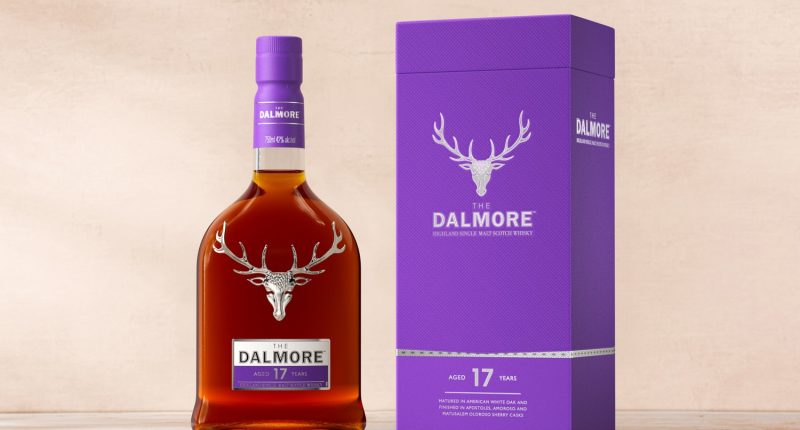 Mor sunum kutusuyla The Dalmore 17 viski şişesi