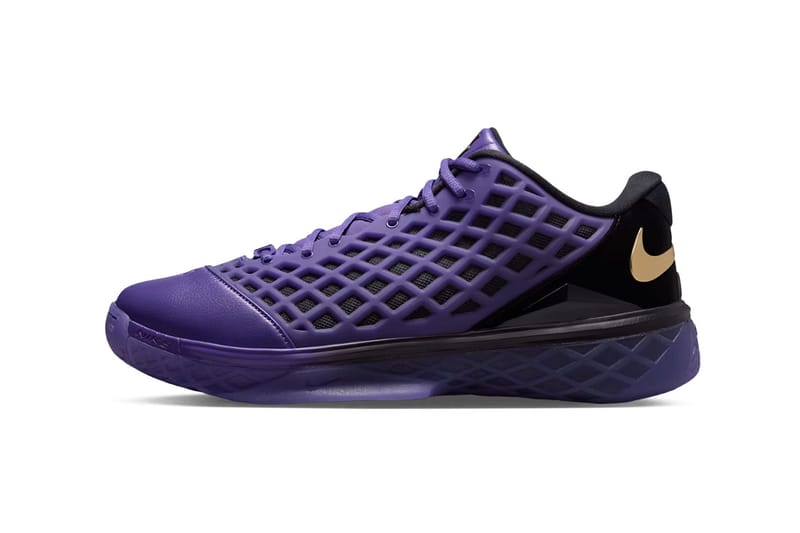 FC Barcelona x Nike Kobe 3 Low Protro modelinin mor kafesli yan görünümü