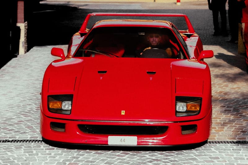 Restore edilmiş Ferrari F40'ın motor bloğunda, Hamilton'ın imza numarası 44 damgalı olarak bulundu