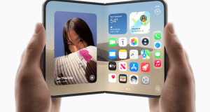 iPhone Duo açık hâlde 7,6 inçlik iç ekranıyla