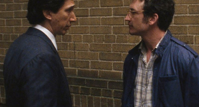 Kağıttan Kaplan filminde Adam Driver ve Miles Teller’ın canlandırdığı iki kardeş karşı karşıya