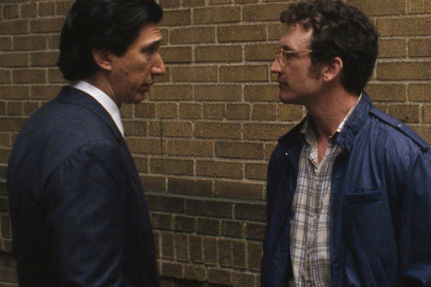 Kağıttan Kaplan filminde Adam Driver ve Miles Teller’ın canlandırdığı iki kardeş karşı karşıya