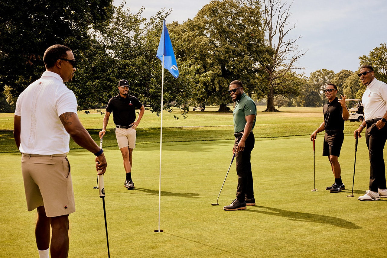Vuruş anında golf kıyafetinin duruşu