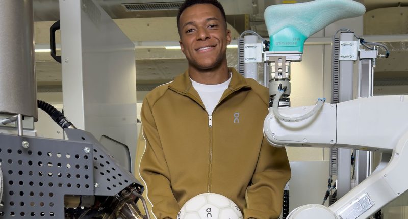 Kylian Mbappé On Labs laboratuvarında