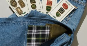 Levi's Barbour Re-Loved 501 pantolon ve rozet seti bir arada