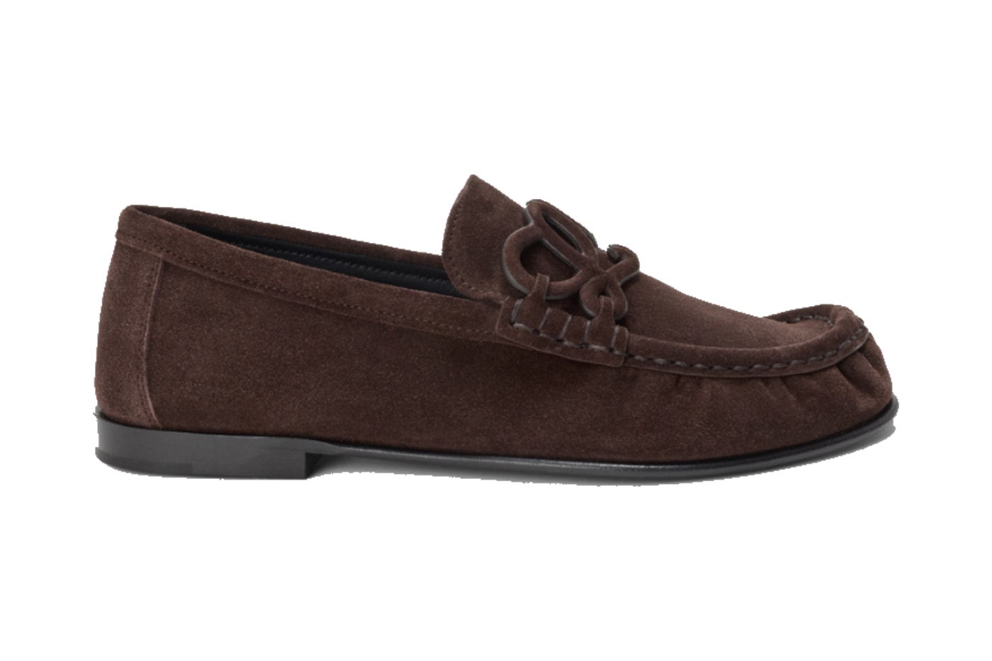 Koyu kahve süet loaferın yandan görünümü