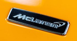 McLaren P34 süper otomobilin görünümü