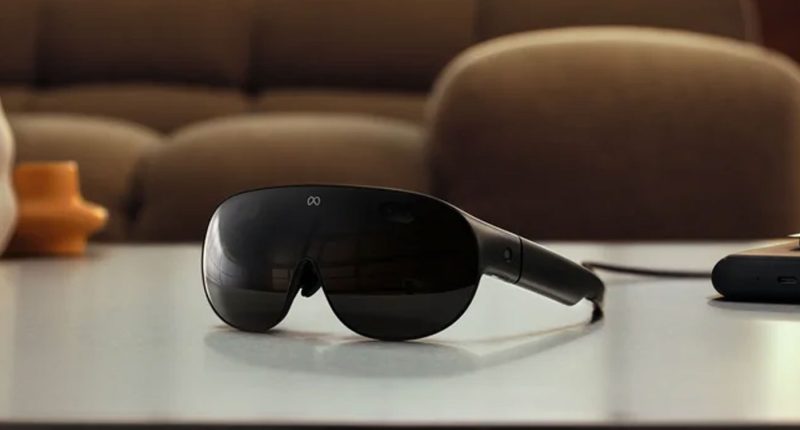 Meta Connect 2026’da tanıtılan Meta VR Glasses masanın üzerinde
