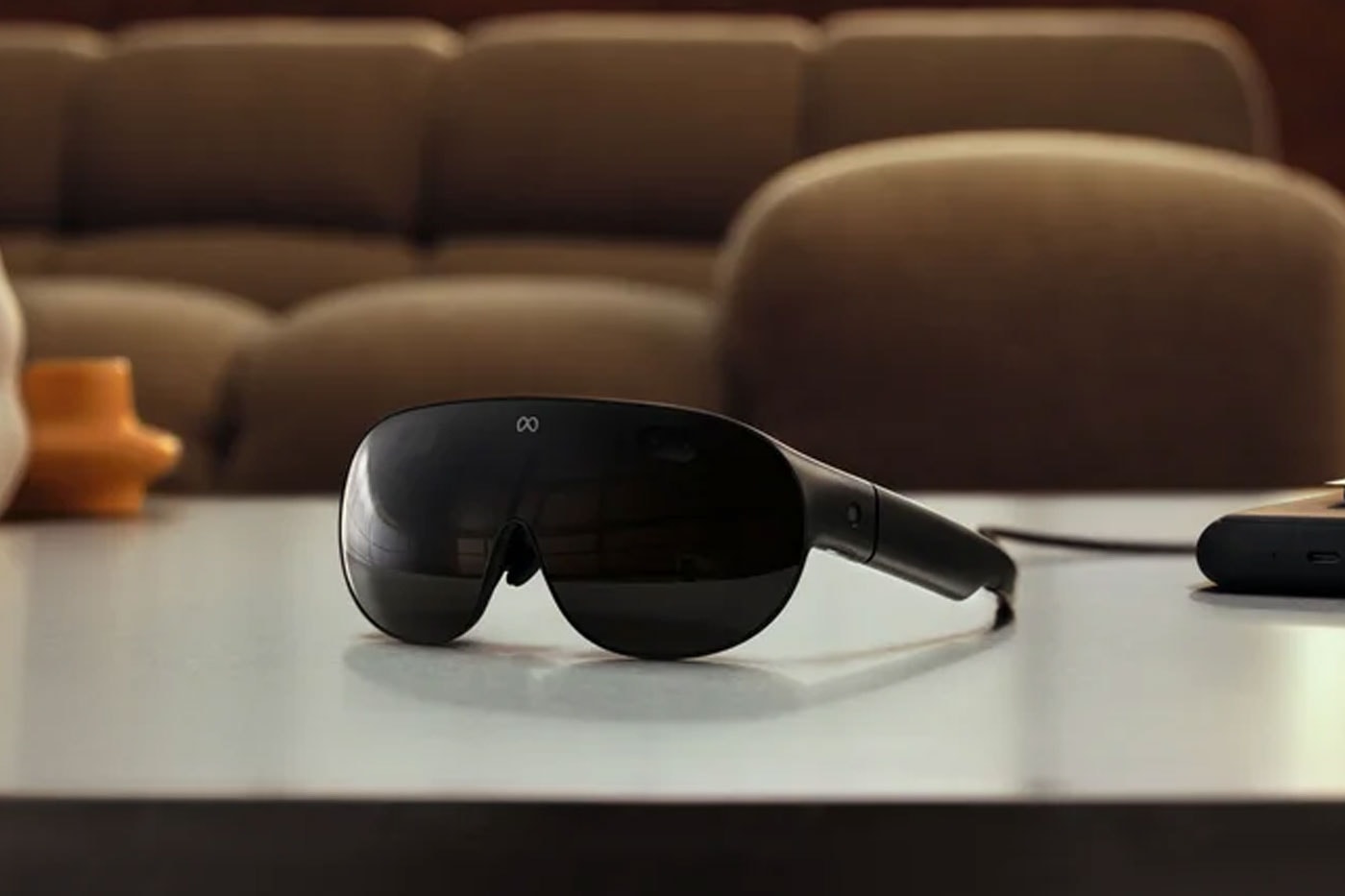 Meta Connect 2026’da tanıtılan Meta VR Glasses masanın üzerinde