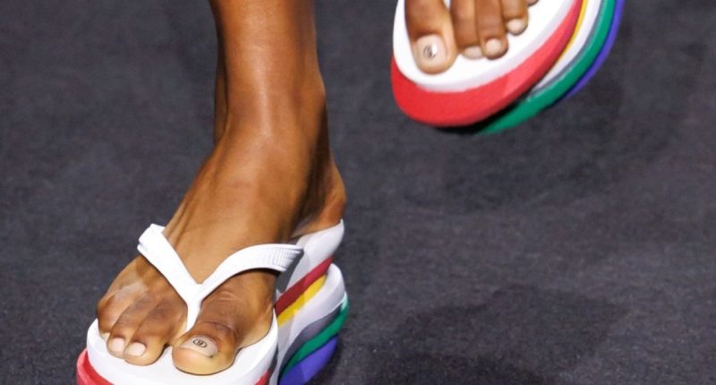 MM6 Havaianas gökkuşağı tabanlı Top 6Layers terlik