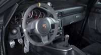 Porsche 911 kokpitinde H düzeni vites kolu ve debriyaj pedalı