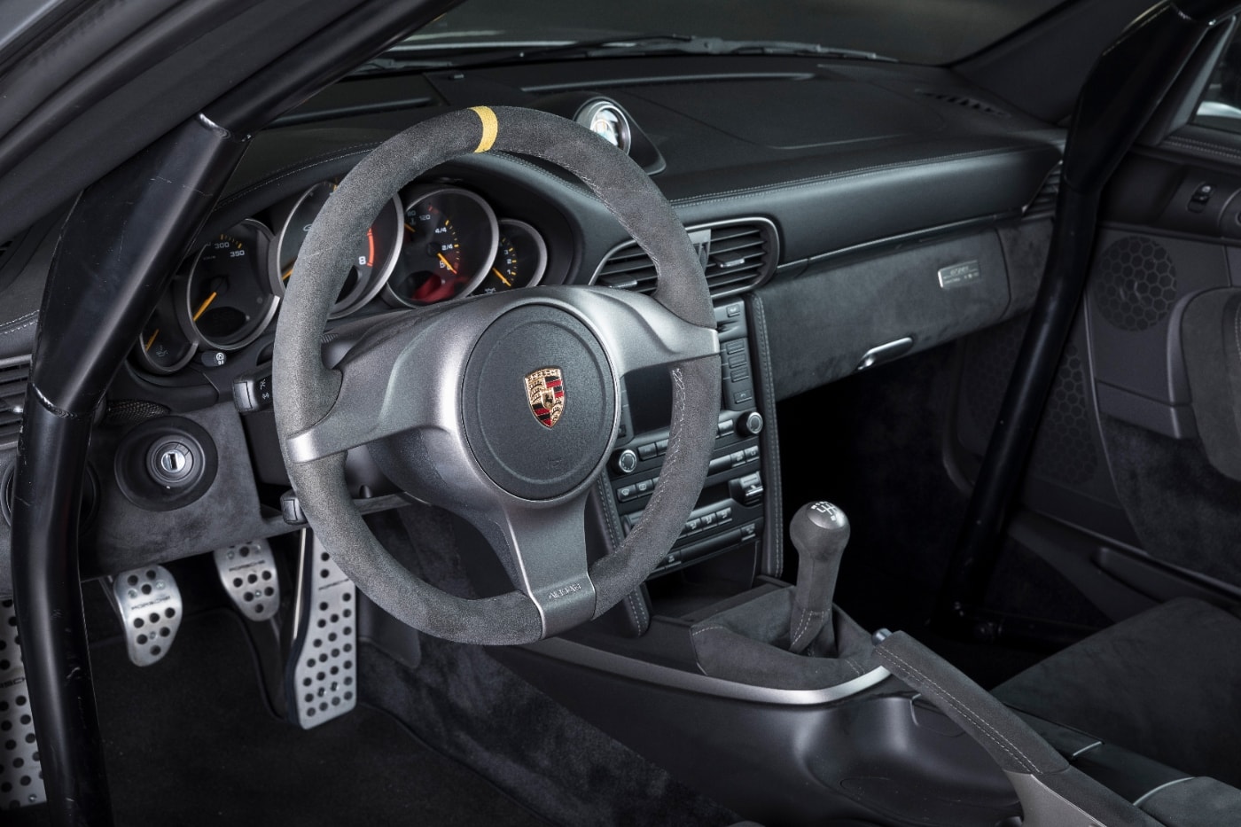 Porsche manuel şanzıman kolu ve debriyaj pedalı, 911 kokpitinde