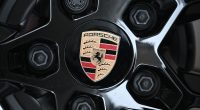 Porsche armasının jant göbeğindeki detayı