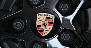 Porsche armasının jant göbeğindeki detayı