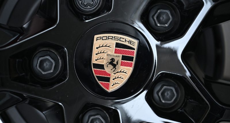 Porsche armasının jant göbeğindeki detayı