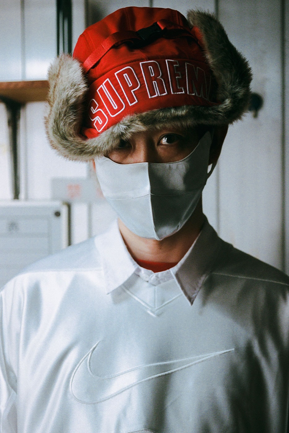 Supreme Nike kırmızı Trooper şapka, kürk kulaklıklı