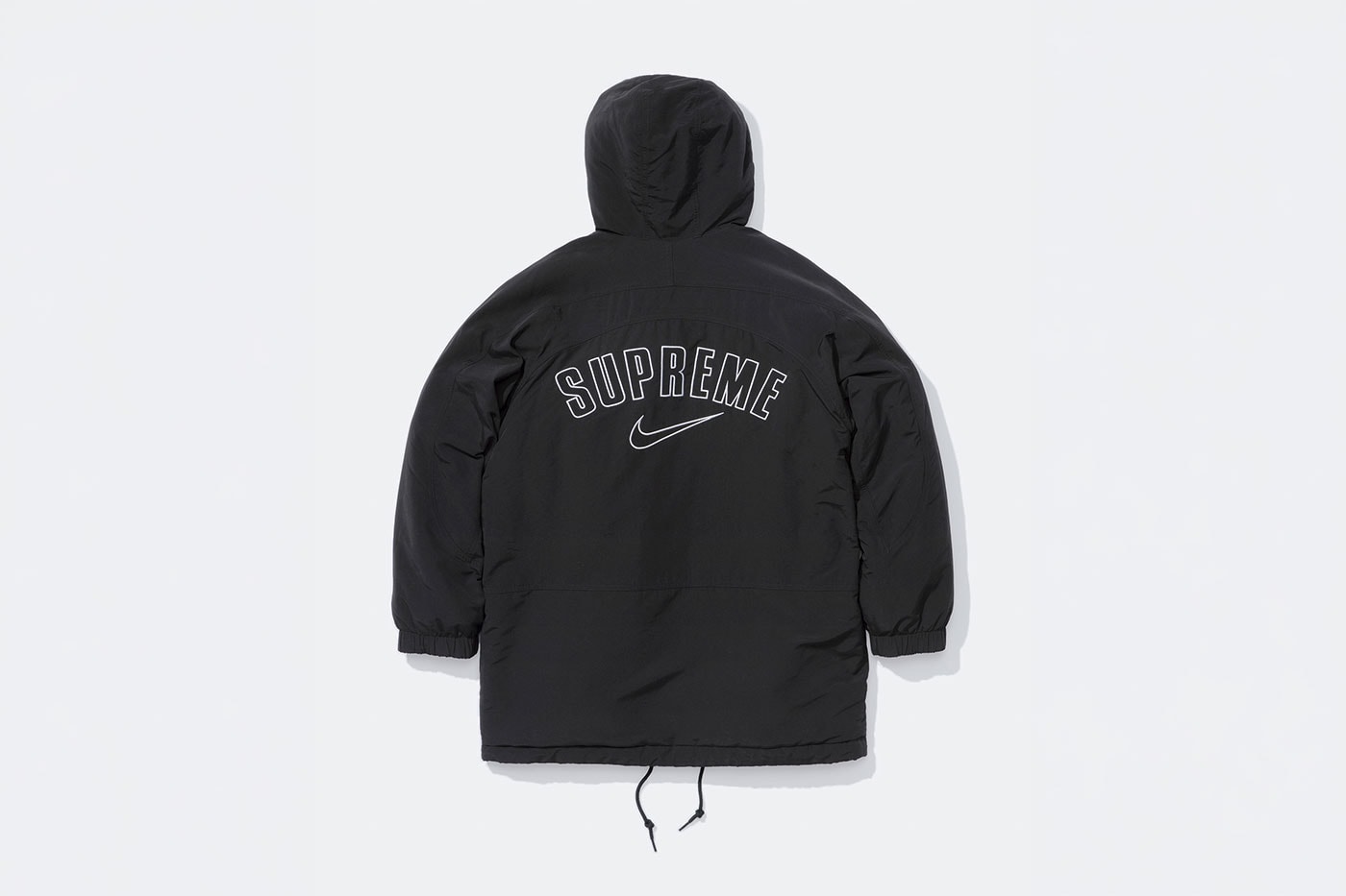 Siyah parka arkadan