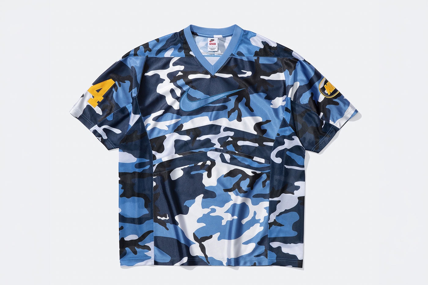 Supreme Nike mavi kamuflaj forma ürün çekimi