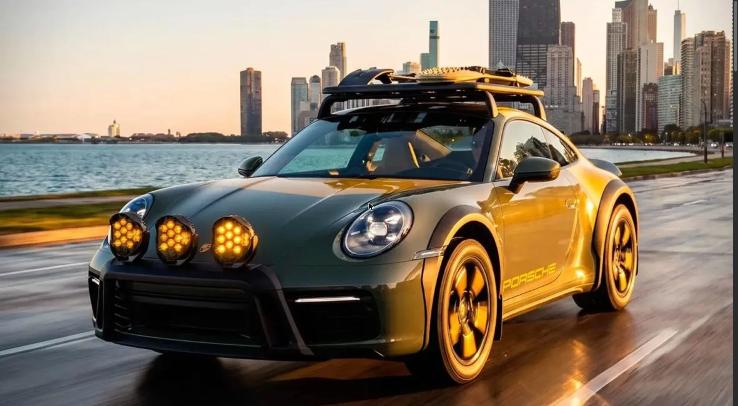 Tangent Urban Safari 911 Chicago silueti önünde yol alırken