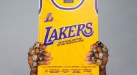 Şampiyonluk yüzükleri takılı ellerde TASCHEN Lakers kitabı