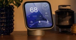 Apple HomeView rafta, ekranda termostat, saat ve ev kontrolleri