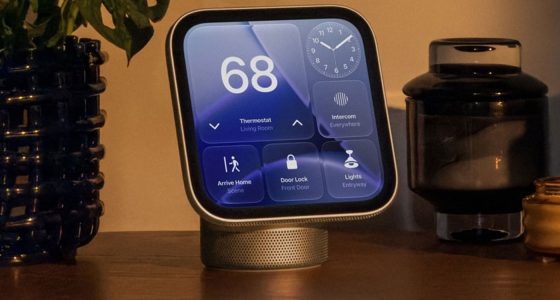 Apple HomeView rafta, ekranda termostat, saat ve ev kontrolleri