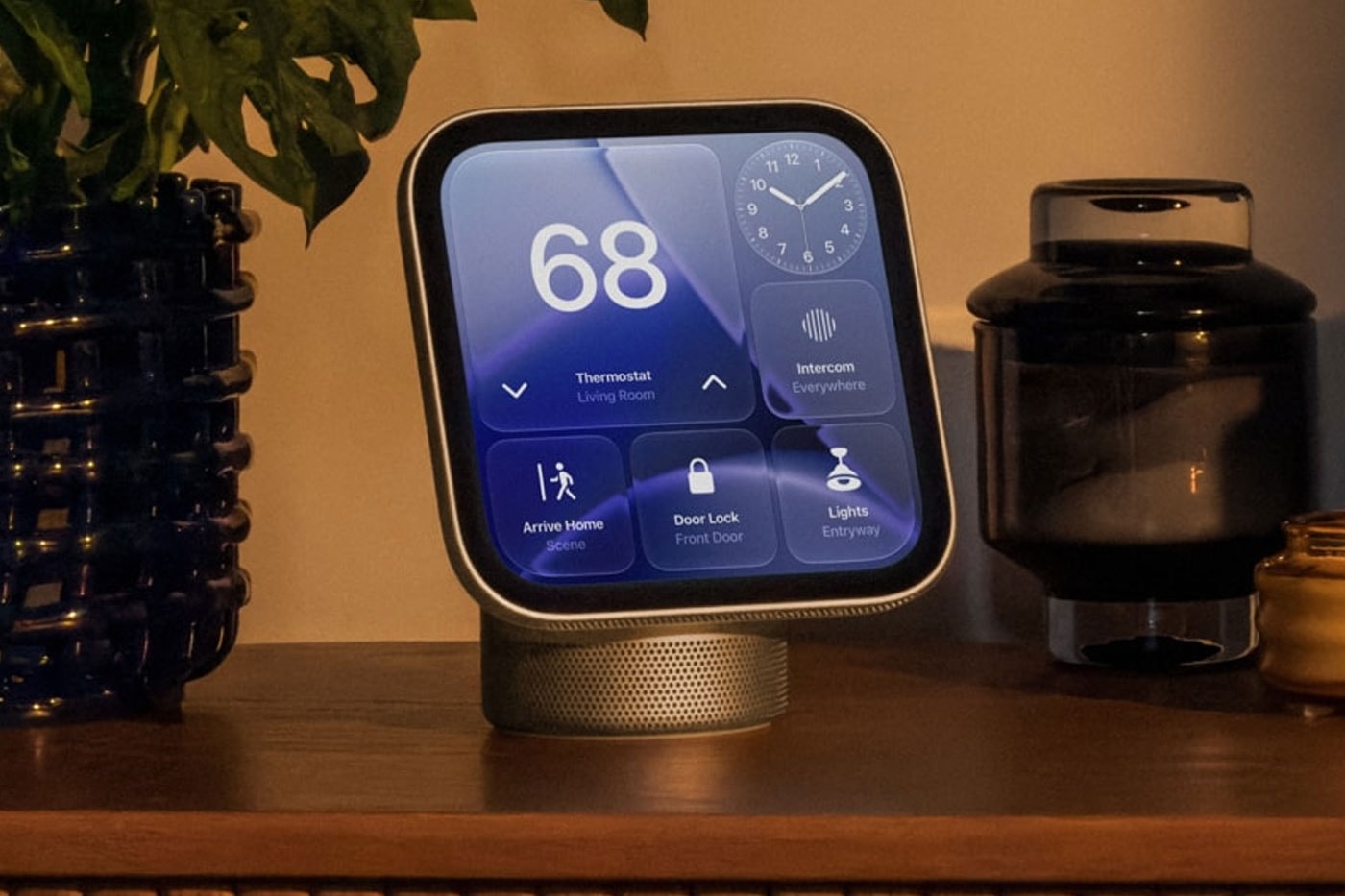 Apple HomeView rafta, ekranda termostat, saat ve ev kontrolleri