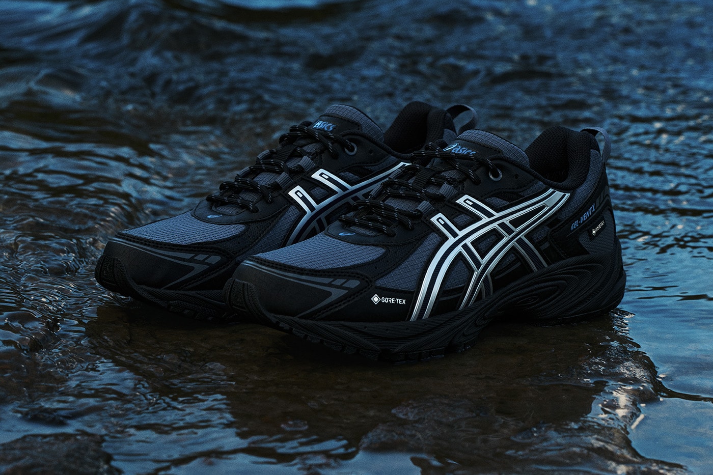 ASICS Utility koleksiyonu GEL-VENTX GTX suyun içinde