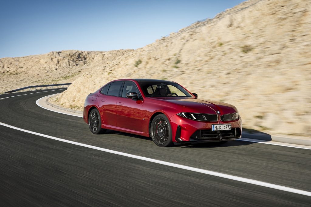 BMW 3 Serisi G50, ön çapraz, viraj alırken