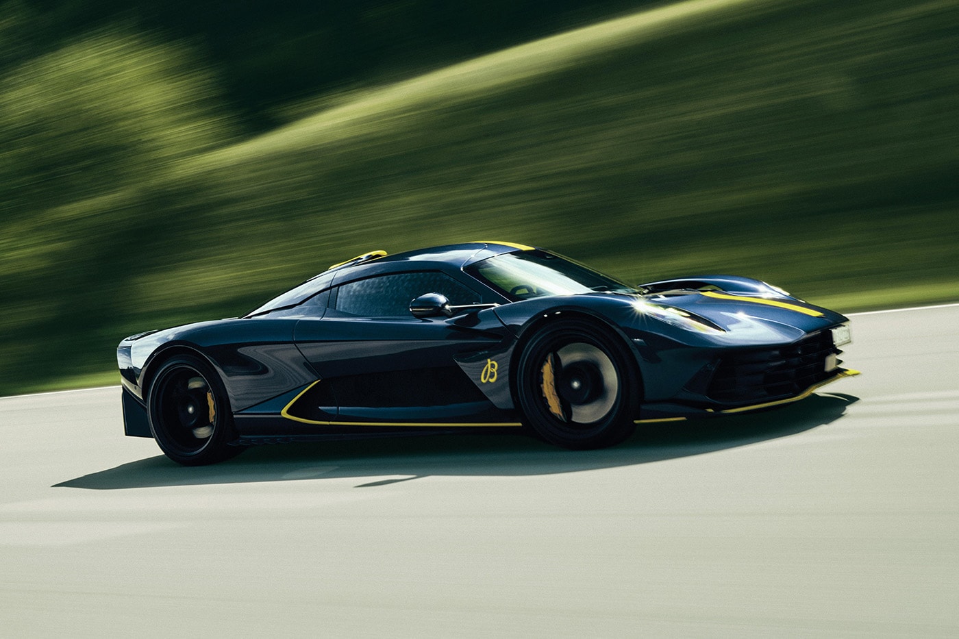 Breitling Aston Martin Valhalla programına ilham veren Valhalla yolda