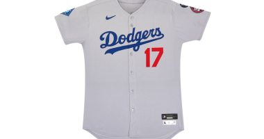 Dodgers yazılı gri deplasman forması önden