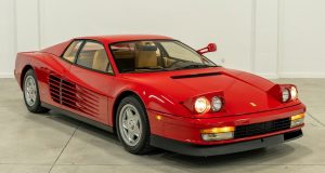 Drake Ferrari Testarossa Monospecchio önden üç çeyrek görünüm