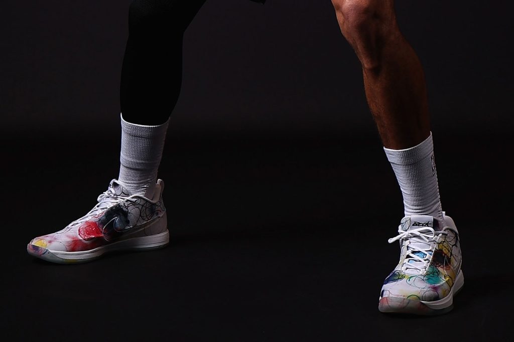 Devin Booker'ın ayağındaki Futura x Nike Book 2