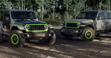 Yan yana iki renk düzeniyle Jeep Wrangler Switchback