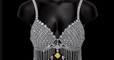 Kylie Jenner Fantasy Bra için Jacob & Co. imzalı elmas sütyen önden