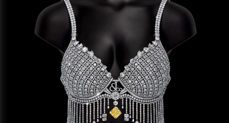 Kylie Jenner Fantasy Bra için Jacob & Co. imzalı elmas sütyen önden