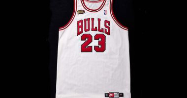 Michael Jordan forması: 1998 NBA Finalleri 3. maçta giyilen beyaz Chicago Bulls forması