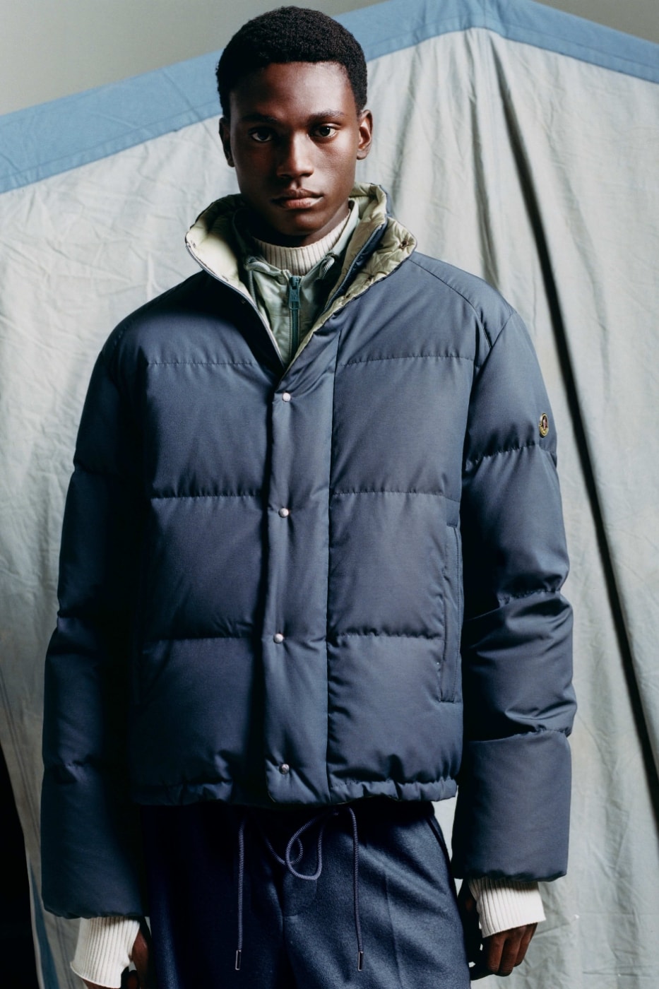 Moncler Re/Icons 2026 gri-mavi mat puf mont