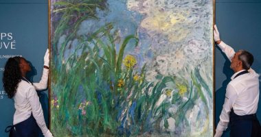 Monet Iris tablosu Sotheby’s Paris’te sergilenirken