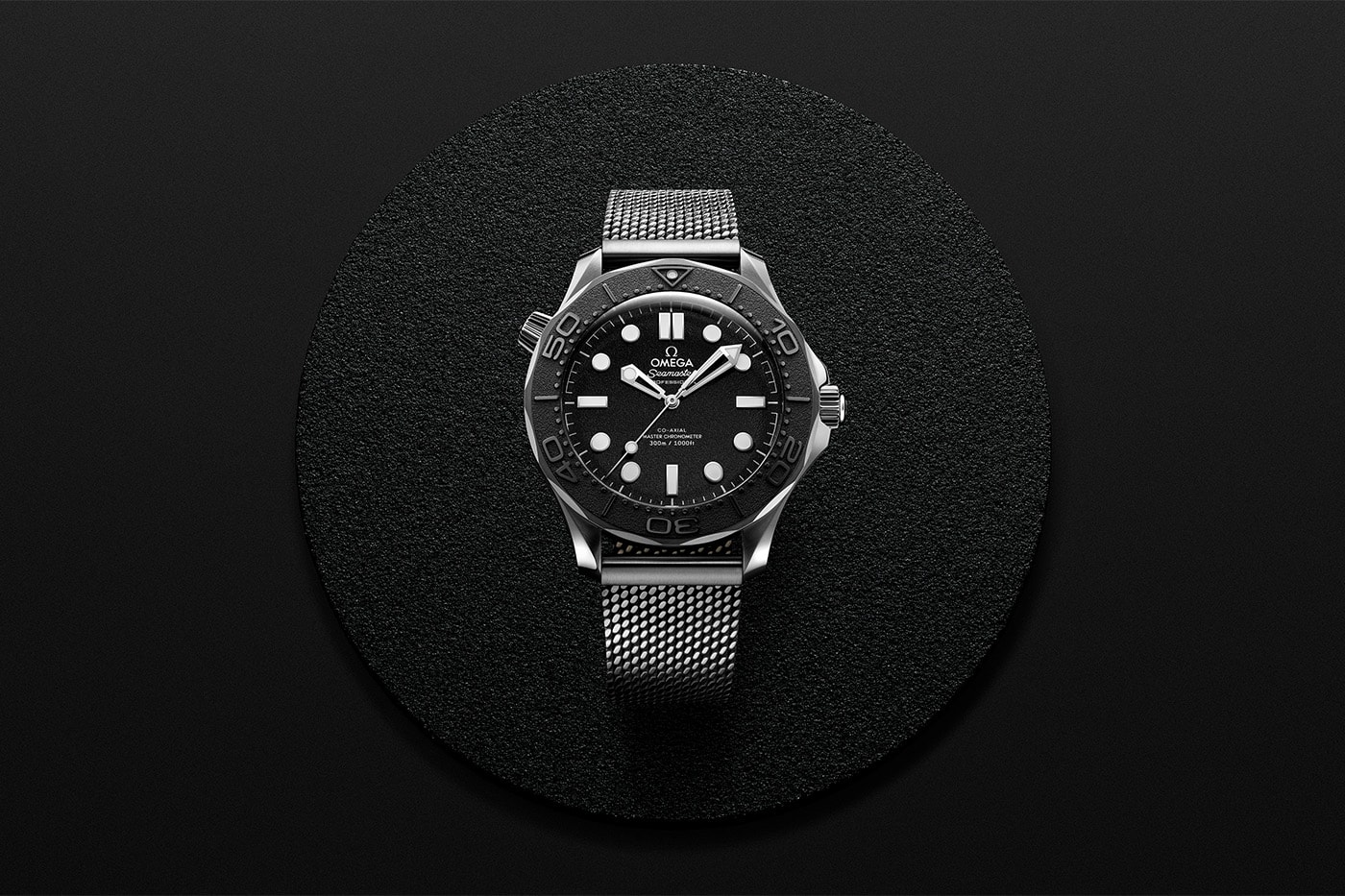 Siyah seramik bezelli Seamaster Diver 300M Spectre modeli